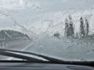 как ездить на машине в дождь